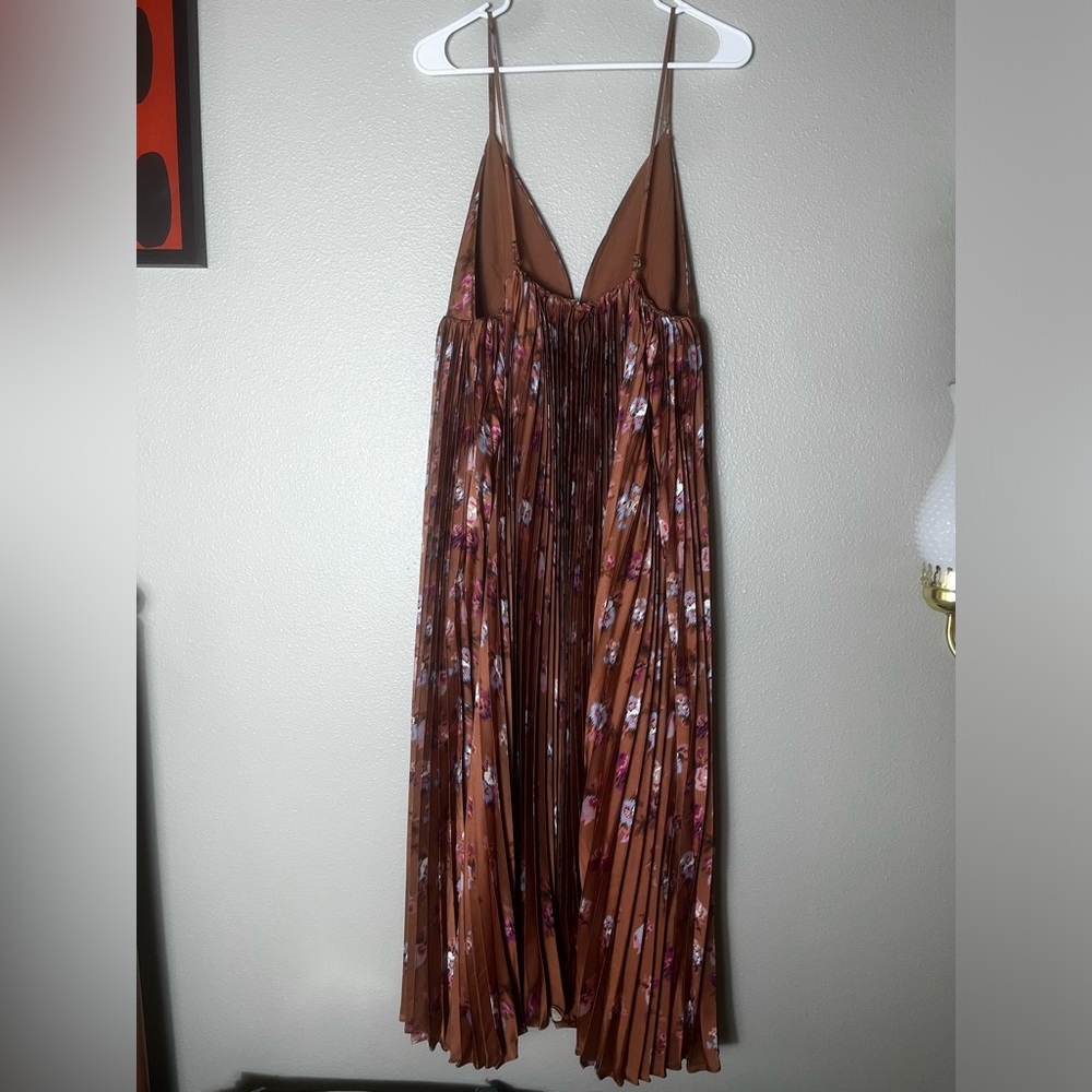 NWT BHLDN Maya Pleated V-Neck Midi Dress Size L - Picture 6 of 8